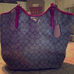 Authentic large Coach purse. Red/brown.